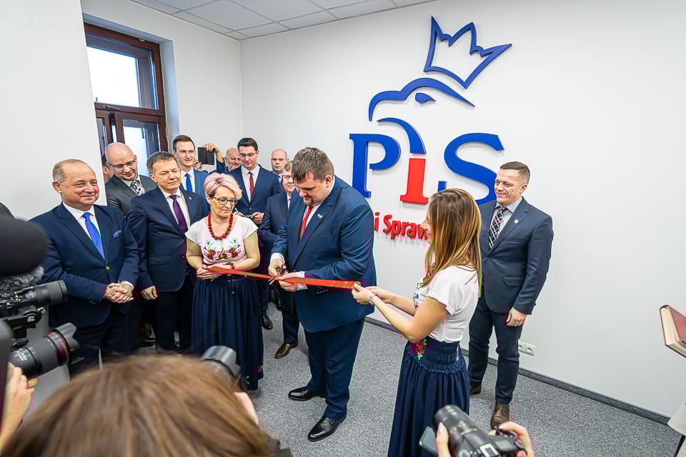 Nowe biuro poselskie na... sądeckim dworcu