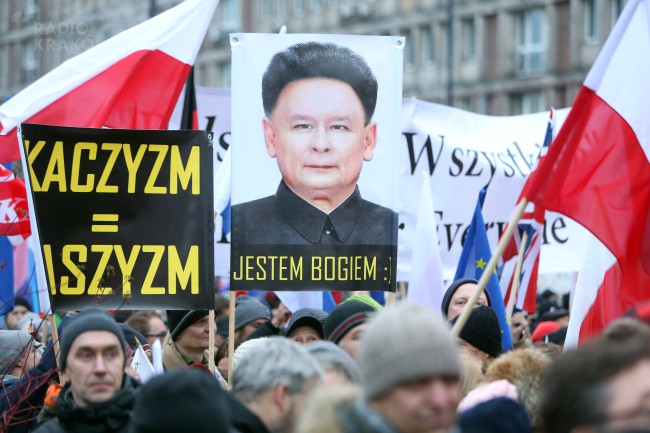 Manifestacja KOD w Warszawie fot: PAP/Leszek Szymański