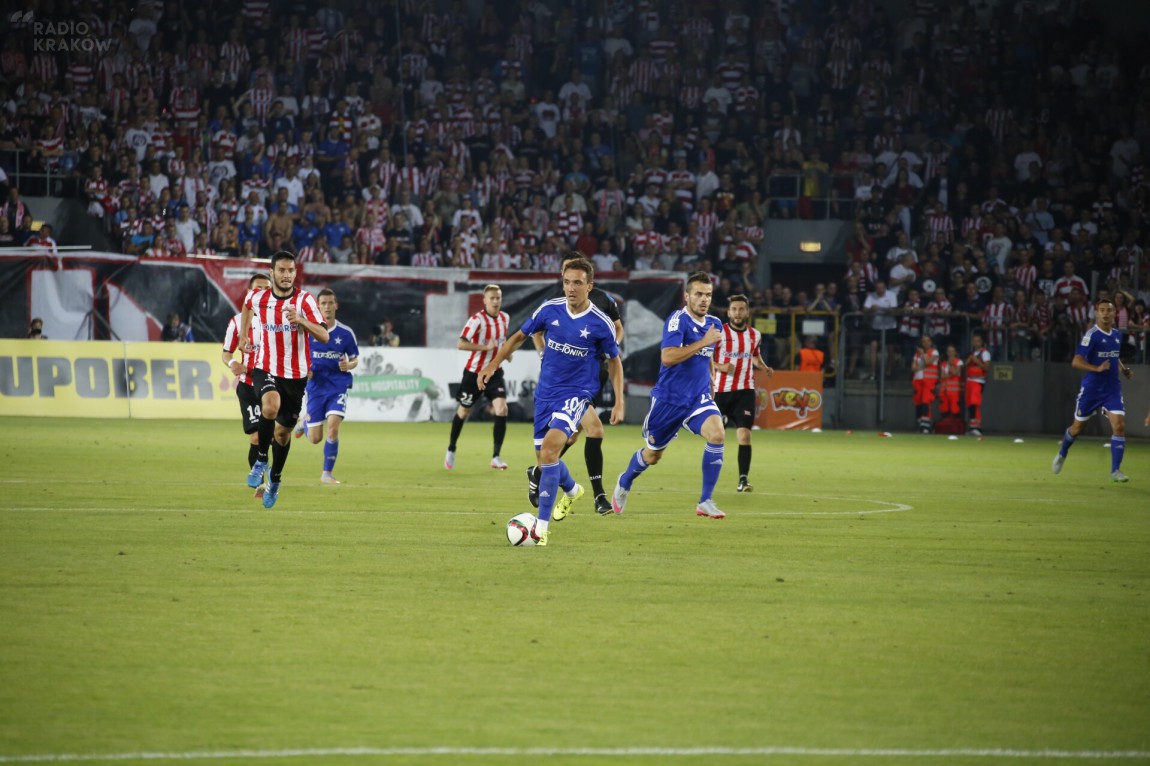 Cracovia  wyrównała  w 12 minucie po błedzie Glowackiego i strzale Cetnarskiego