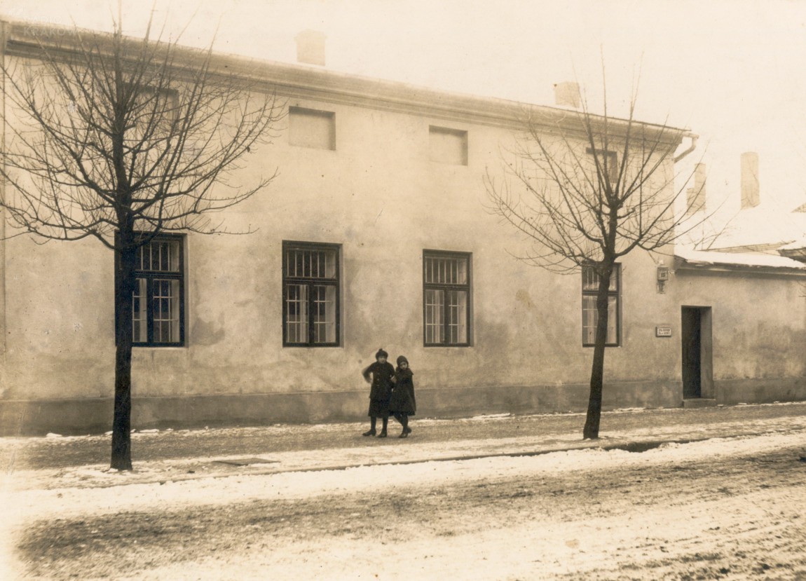 Szkoła Zawodowa Pielęgniarek Stowarzyszenia Pań  Ekonomek św. Wincentego a Paulo zwana Szkołą Krakowską lub Starą szkołą. Fot. dzięki uprzejmości Katolickiego Stowarzyszenia Pielęgniarek i Położnych Polskich w Krakowie