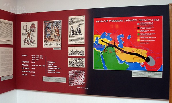 Zdjęcia z wystawy „Romowie. Historia i Kultura“ w Muzeum Etnograficznym w Tarnowie. Fot. Robert Moździerz, Muzeum Okręgowe w Tarnowie