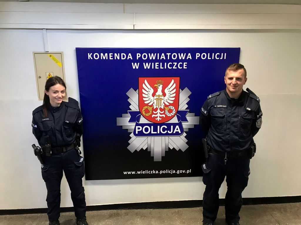 Policjanci którzy odnaleźli chłopca. Fot. mat. prasowe policji