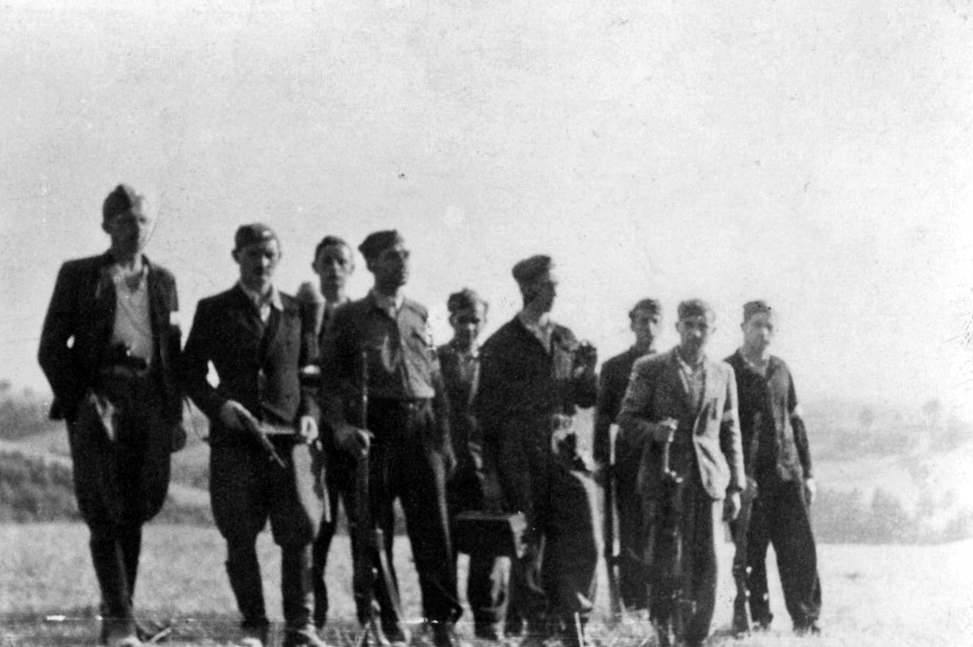 Tadeusz Ślawski składa przysięgę i zostaje żołnierzem Armii Krajowej. Święcany 1942r. ( fot. ze zbiorów rodzinnych)