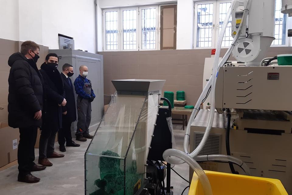 Damian Biskup z IGB Mazovi oraz posłowie Solidarnej Polski Norbert Norbert Kaczmarczyk i Piotr Sak. / fot: B. Maziarz