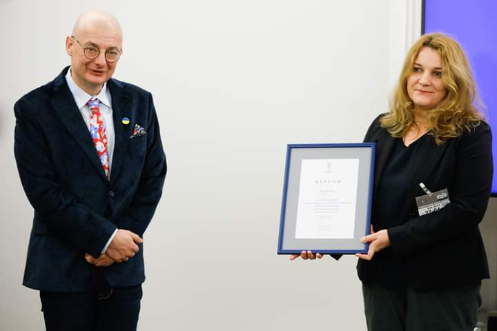 Ewa Szkurłat z nagrodą Senatu RP, for. Snar RP