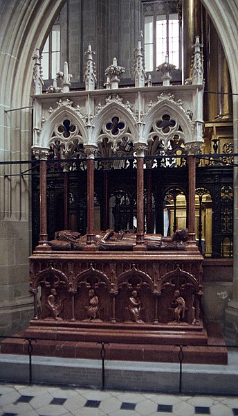 Sarkofag Kazimierza Wielkiego w Katedrze na Wawelu ( fot.Pko/Wikipedia)