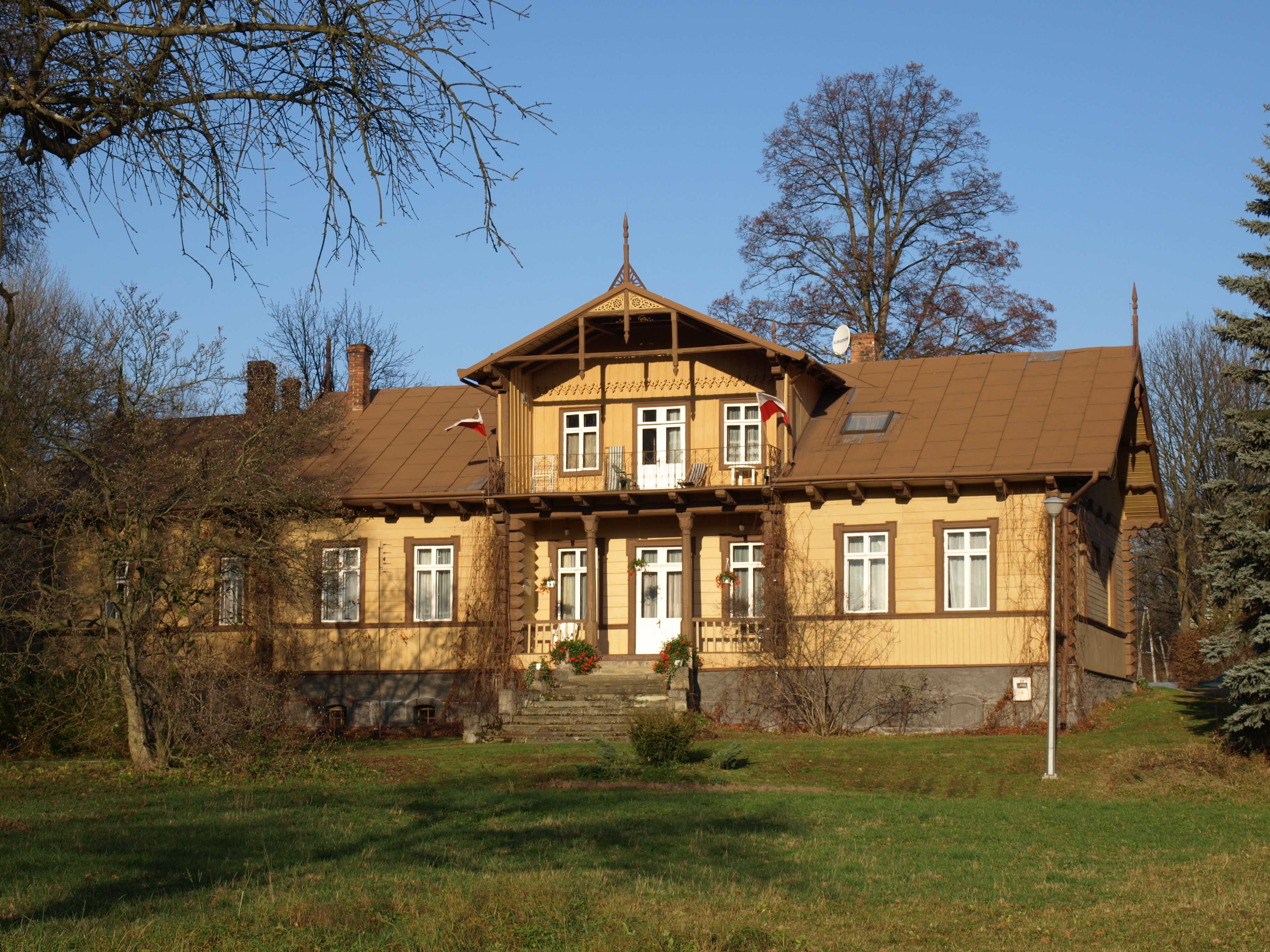 SZYMBARK - BYSTRA dworek Groblewskich ( fot. ANDRZEJ PIECUCH)