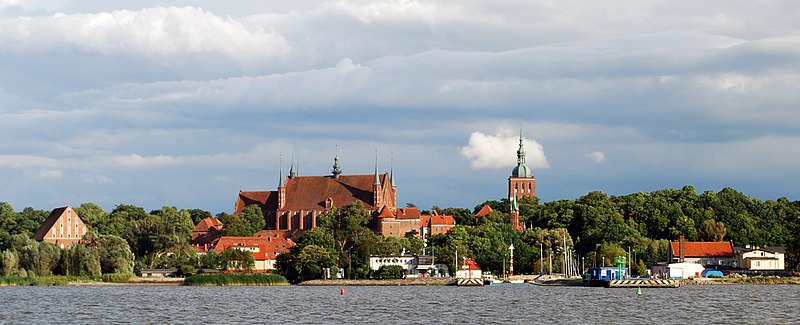 Frombork (fot. Polimerek/Wikipedia)