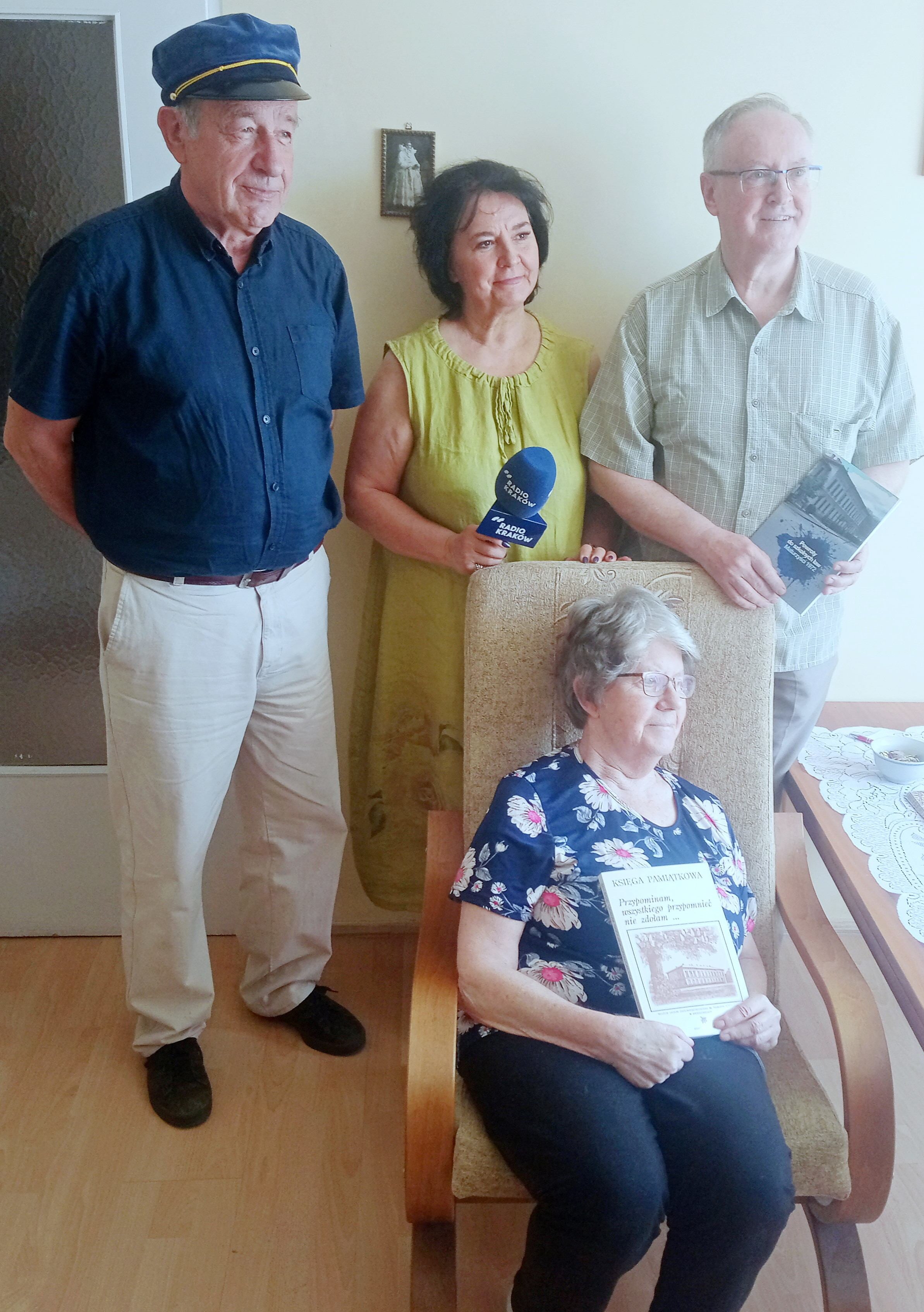 Siedzi Maria Ostrowska. Od lewej Zbigniew Durczok, Lidia Krzętowska - Żbik, Stanisław Matusik (fot. Wojciech Nowak)
