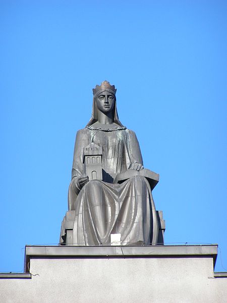 Figura św.Barbary na gmachu AGH autorstwa prof. JANA SIEKA (fot. Andrzej Otrębski/Wikipedia)