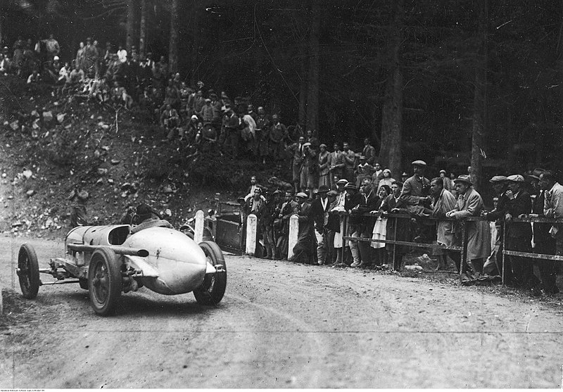IV Międzynarodowy Wyścig Tatrzański  1931 r.  Na trasie w samochodzie Austro-Daimler (fot.Wikipedia)
