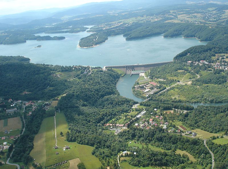 Jezioro Solińskie (fot. Zuluanonymus/Wikipedia) 