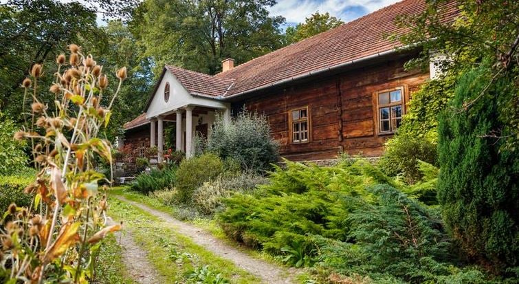 Dwór przed rozbiórką fot: Kamil Bańkowski / arch. UMWM