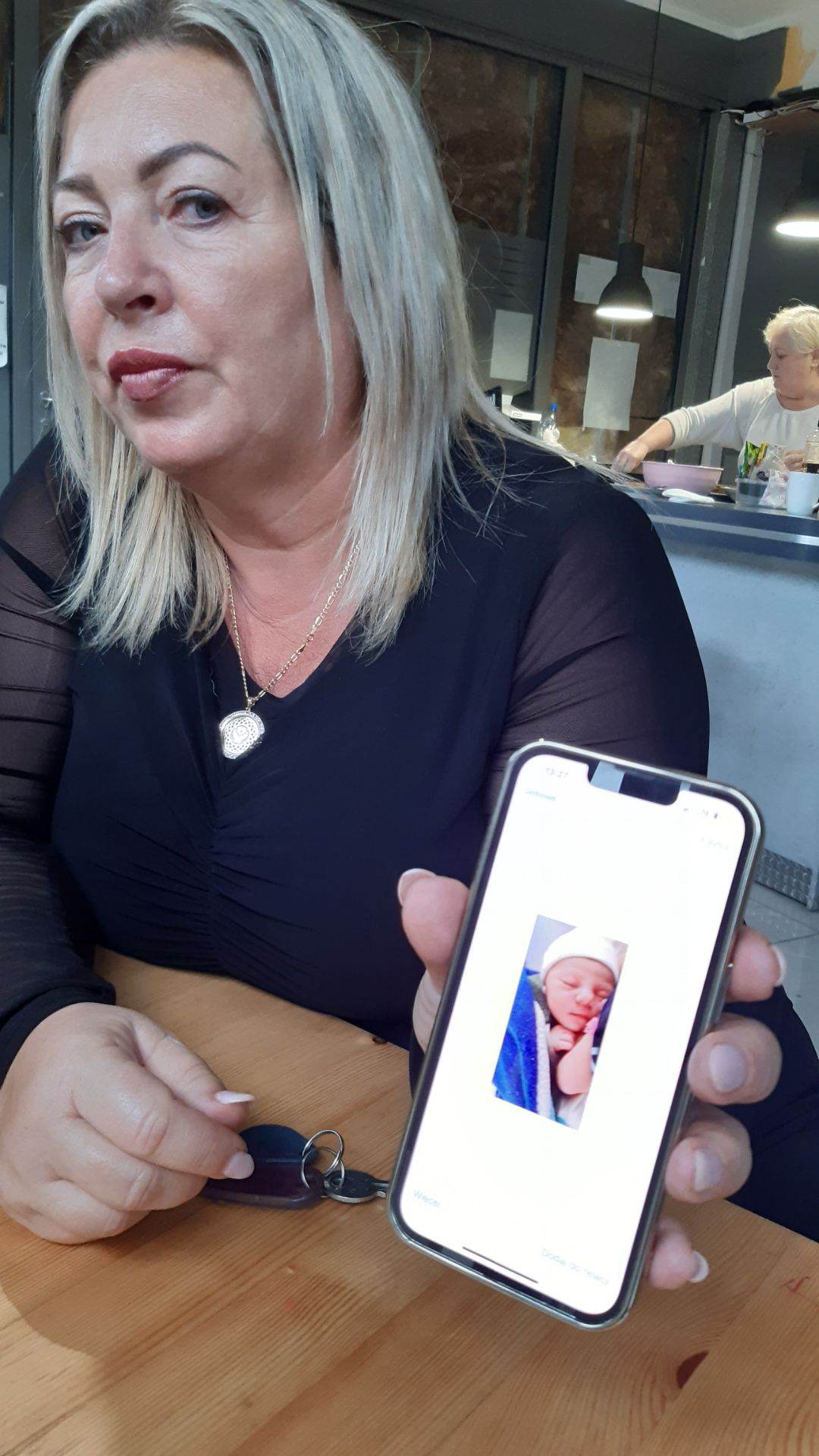 Pani Mirosława i urodzone w ich domu ukraińskie dziecko. / fot: Anna Łoś