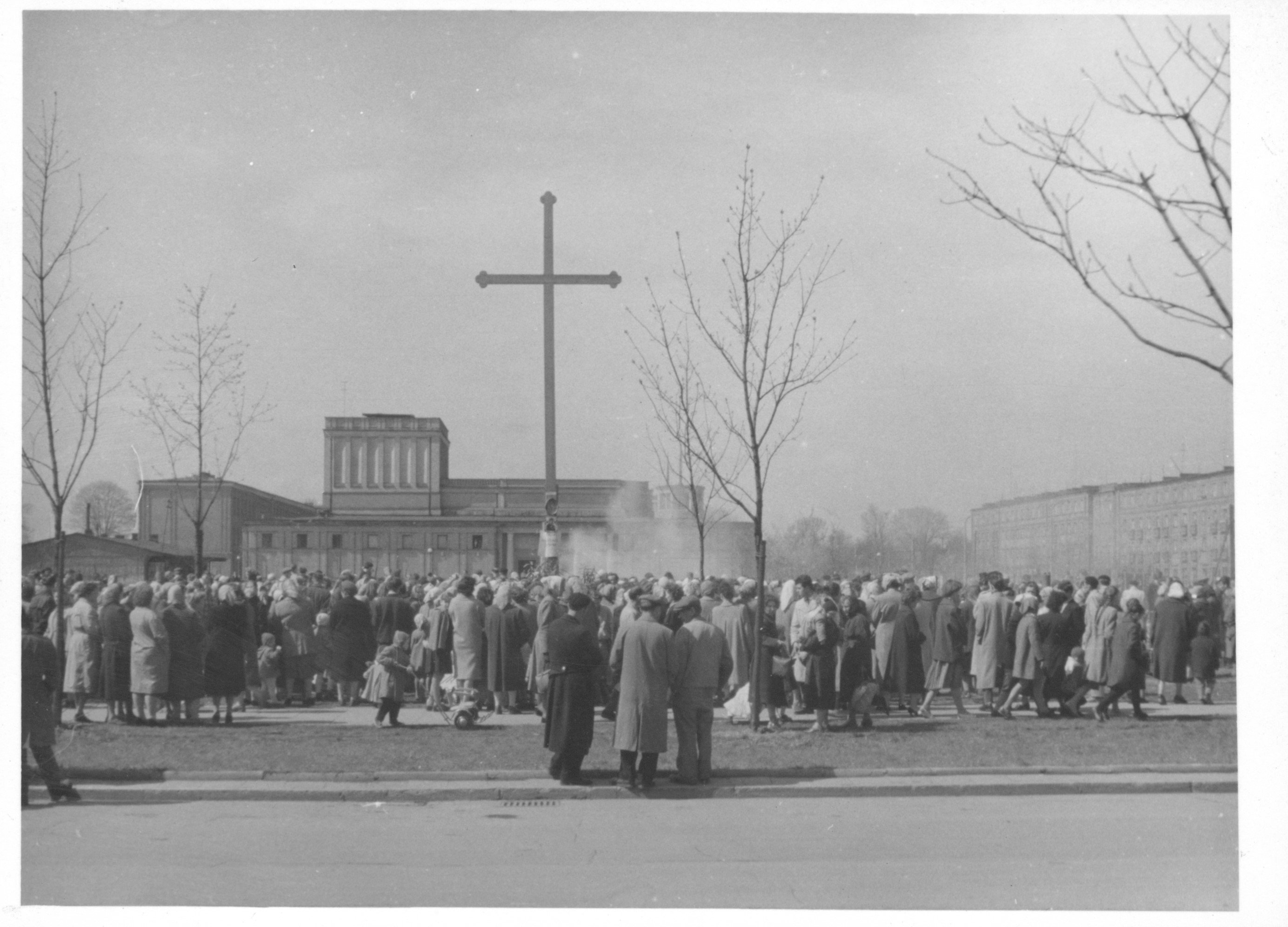 Walka o krzyż w Nowej Hucie 27 kwietnia 1960 r ? AIPN