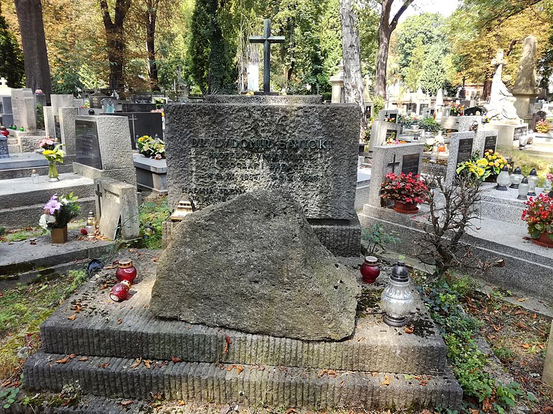 Cmentarz Rakowicki Grób L. Sawickiego (fot.Kordiann/Wikipedia)