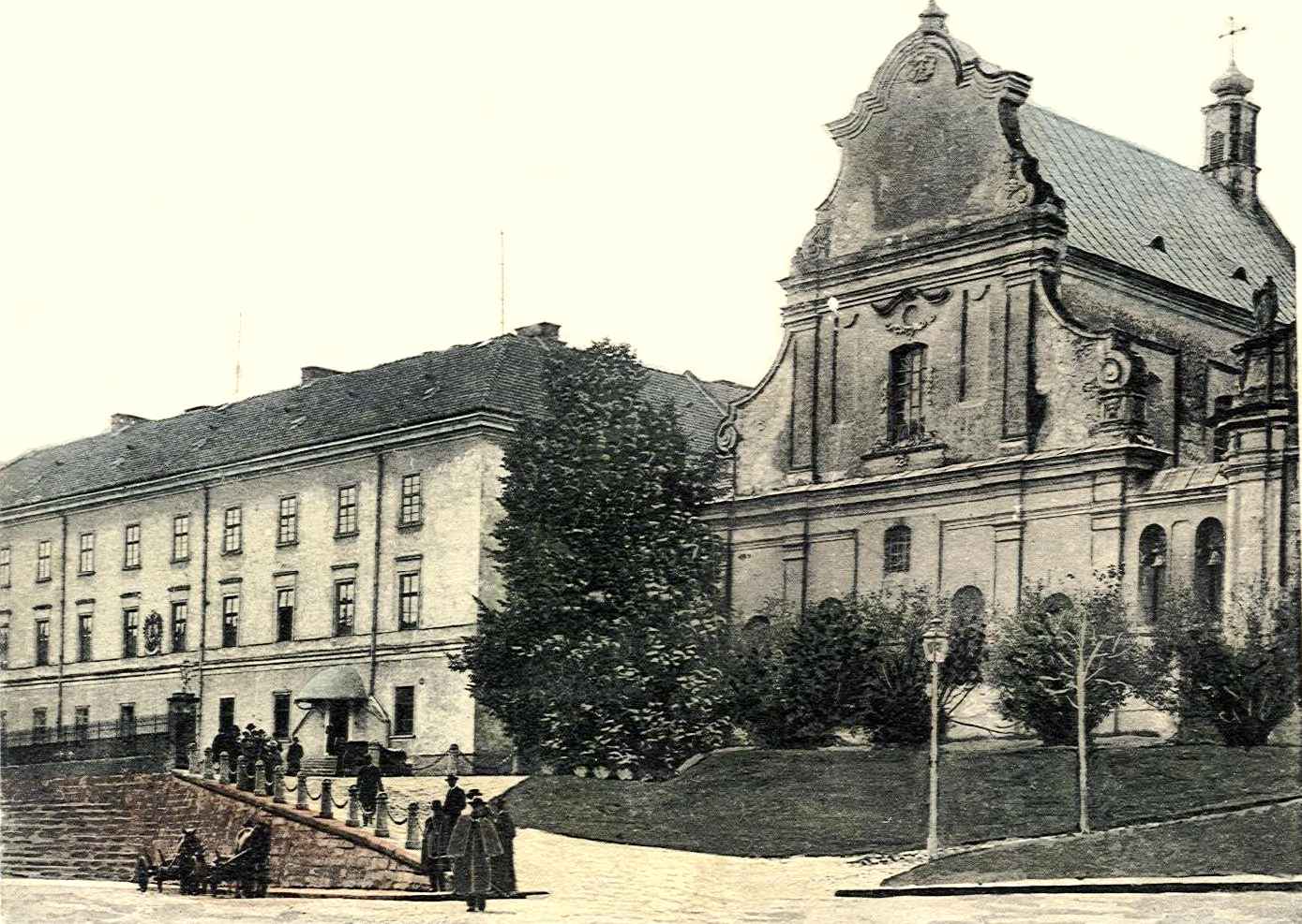 Kościół św. Mikołaja obok stary Uniwersytet Lwowski (fot.Wikipedia)