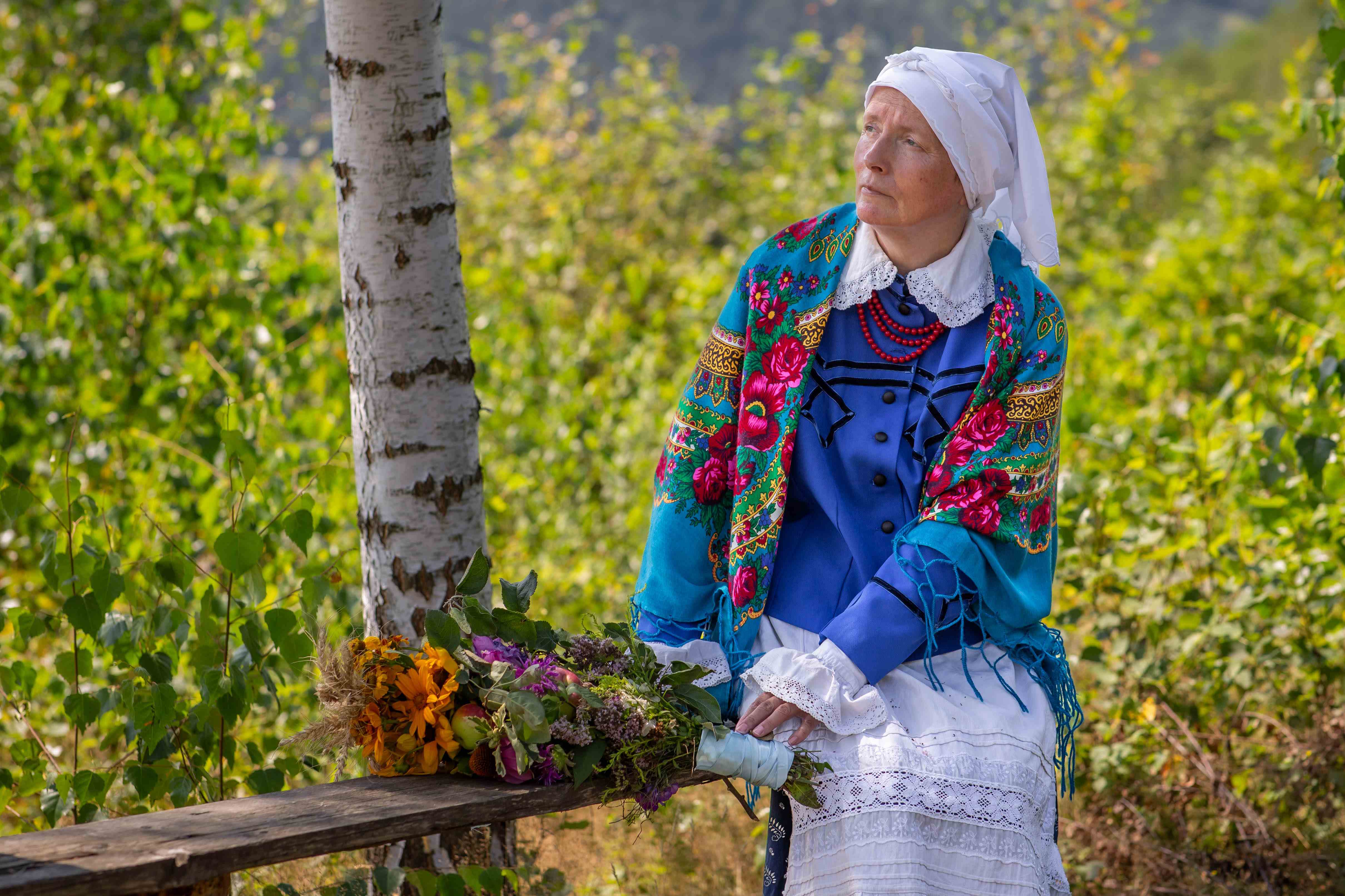 Wanda Łomnicka - Dulak w stroju regionalnym