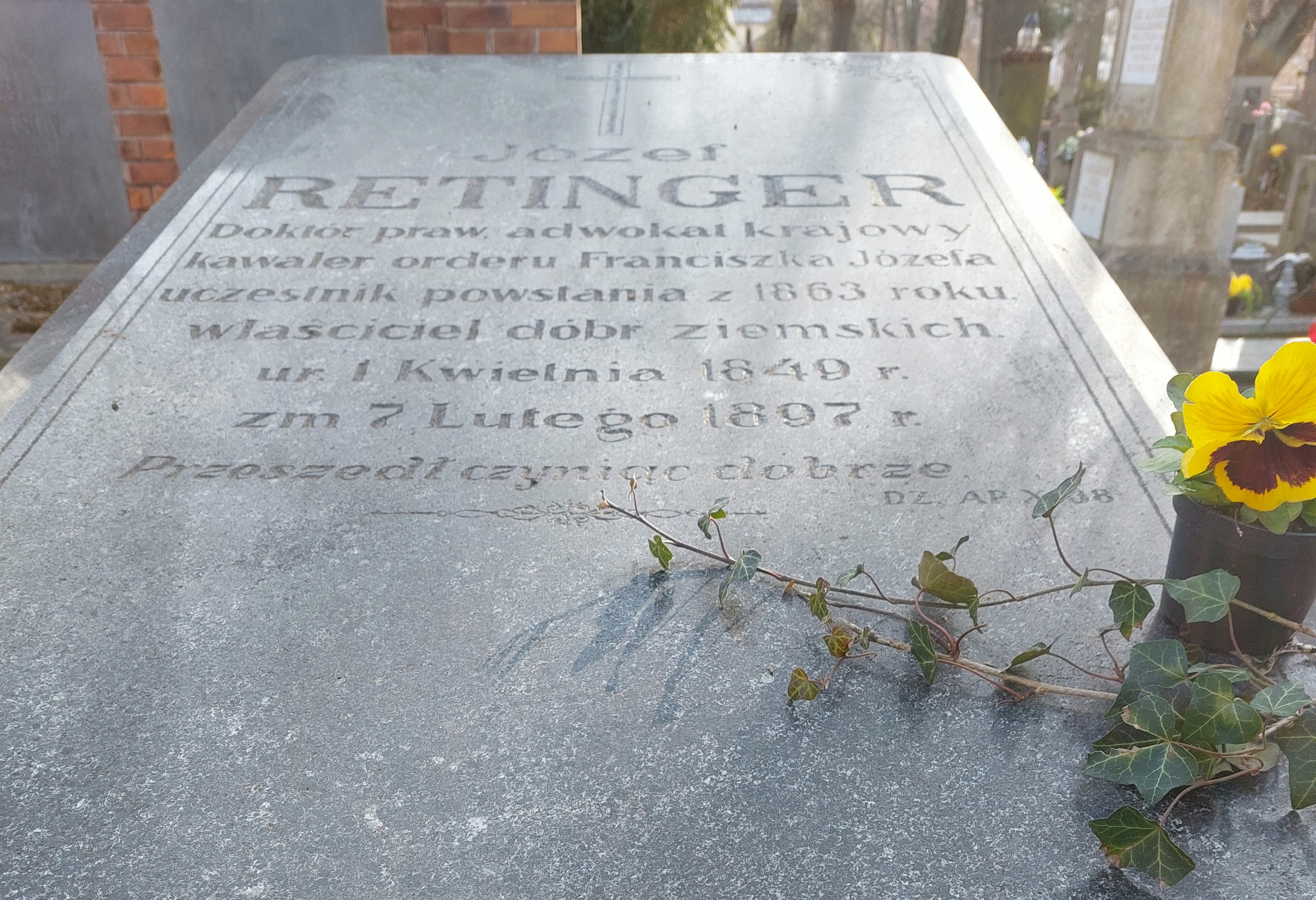 Grób J.Retingera na Cmentarzu Rakowickim