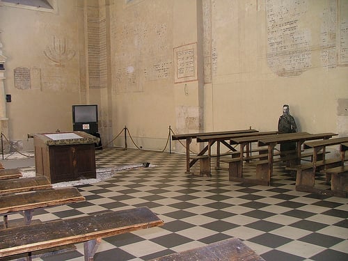 Synagoga Izzaka . Synagogę ufundował kupiec i przewodniczący kahału kazimierskiego Izaak (Ajzyk) Jakubowicz, po otrzymaniu zezwolenia od króla Władysława IV z dnia 30 kwietnia 1638 roku. Fot wikipedia