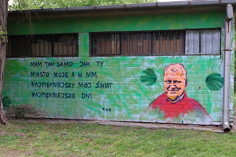Mural w Warszawie przedstawiający cytat z piosenki i podobiznę Marka Gaszyńskiego (fot. Cybularny/Wikipedia)