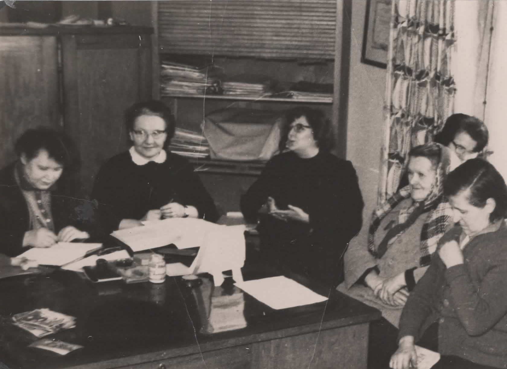 Komisja gospodarstwa domowego Ligi Kobiet w Olkuszu. 1962 rok. Źródło: Kroniki Ligi Kobiet w Olkuszu.