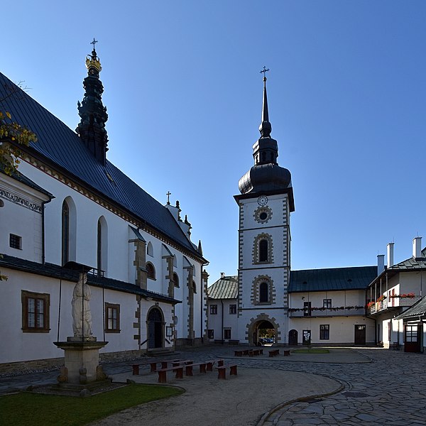 Kościół św.Trójcy i św.Klary (fot. Henryk Bielamowicz/Wikipedia)