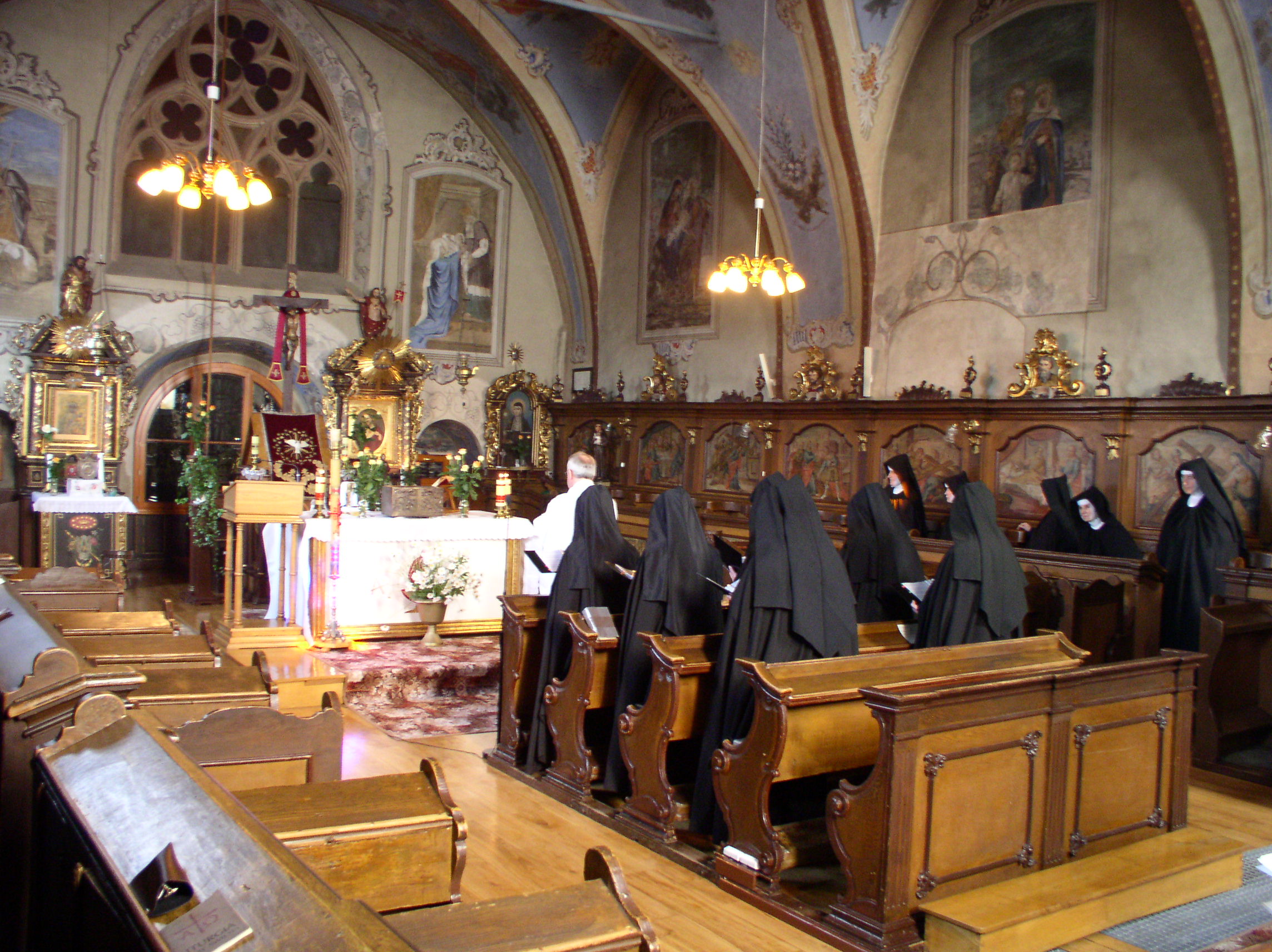 Modlitwa w oratorium zakonnym  (fot. archiwum klasztorne)