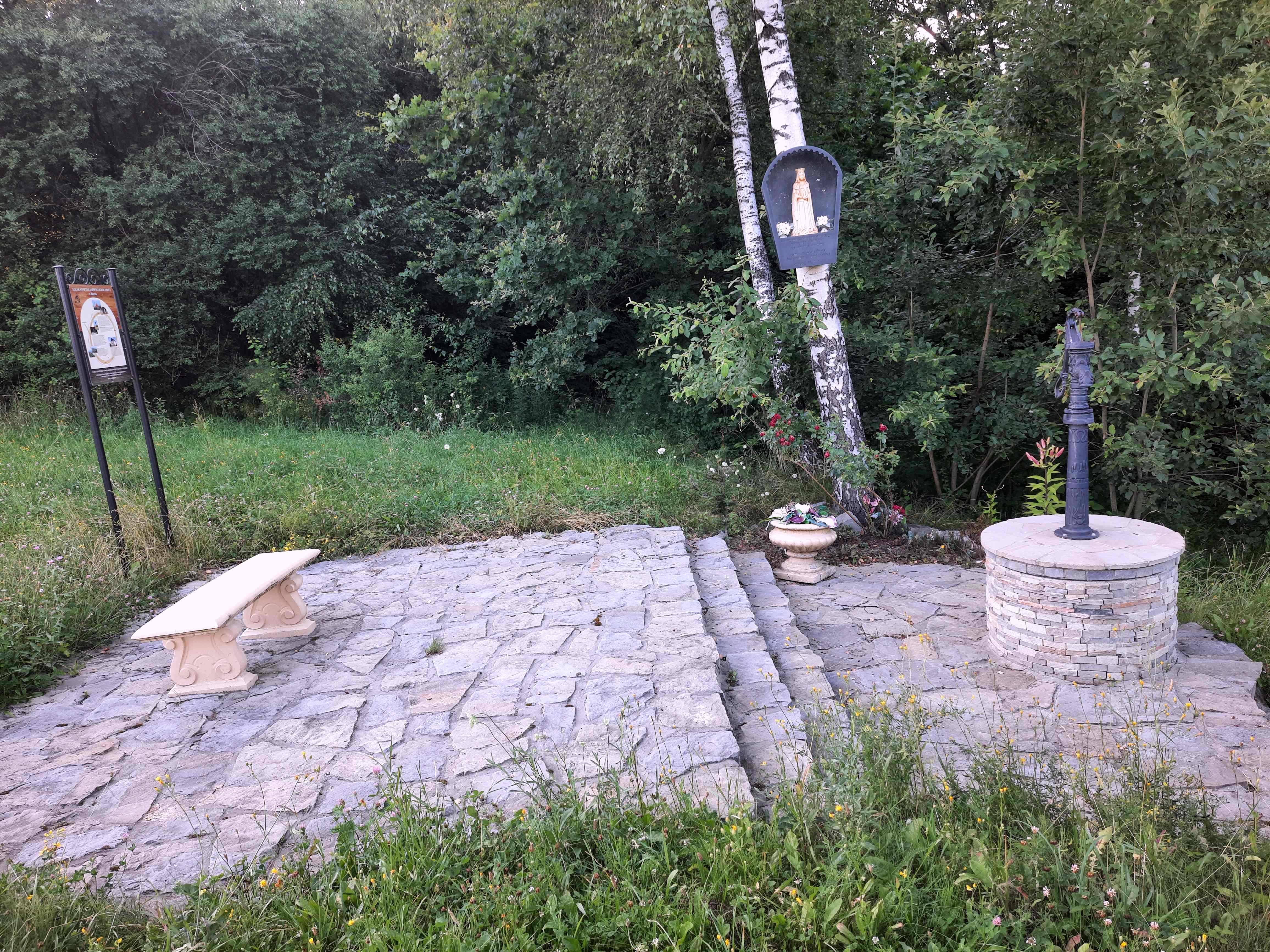 Strzeszyn, Ścibórka (przy źródełku królowej Jadwigi) - fot. Krzysztof Dziki