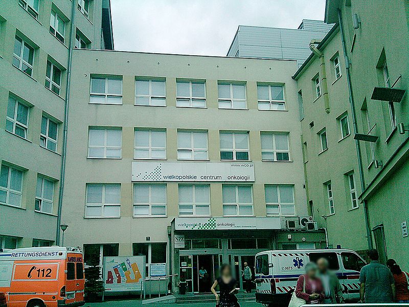 Wielkopolskie Centrum Onkologii w Poznaniu (fot. Jakub Torenc/Wikipedia)