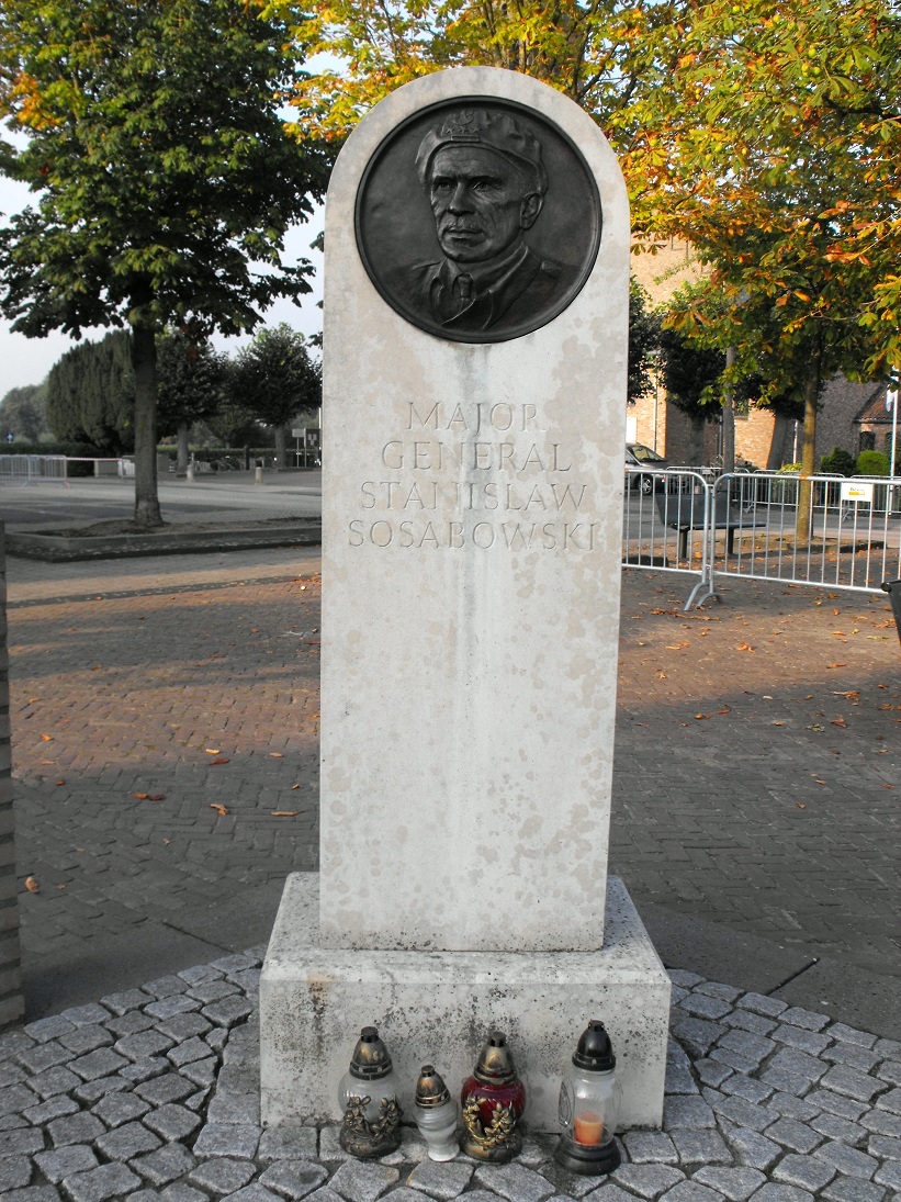 Pomnik gen. S.Sosabowskiego ufundowany przez Brytyjczyków (fot.Z.Durczok)