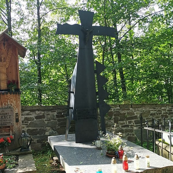 Grób W.Hasiora (fot. Kordiann/Wikipedia)