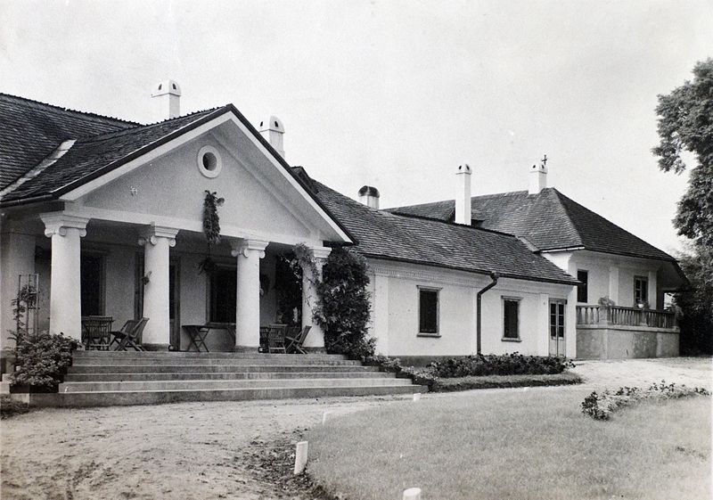 Dwór w Leszczkowie około 1935 r. (fot. Wikipedia) 