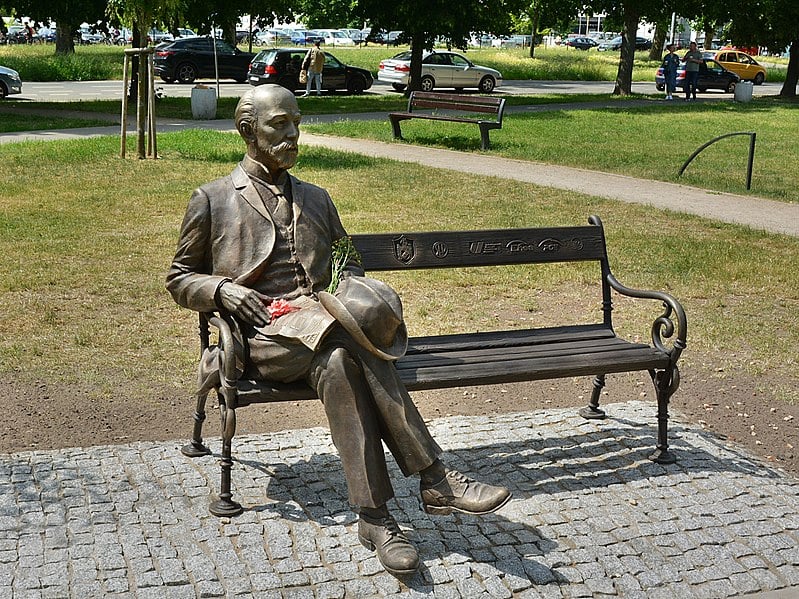 Ławeczka w Szczecinie  (fot.Kapitel/Wikipedia)