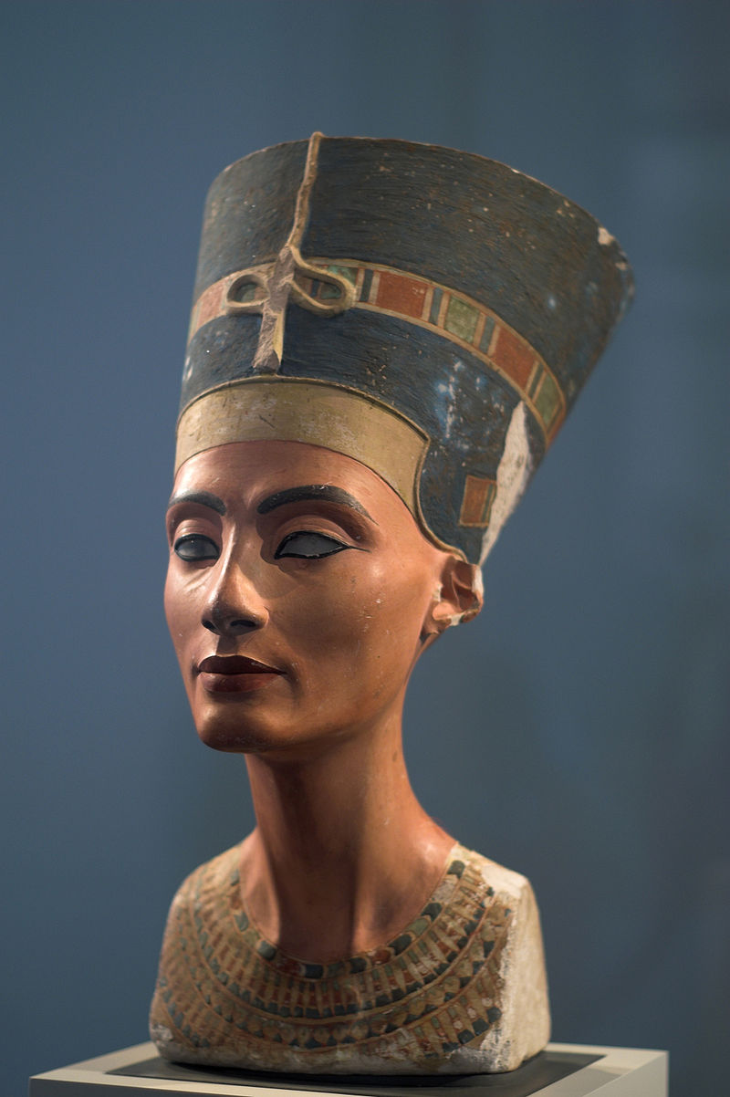 Popiersie królowej Nefretiti   (fot. Angelo Atzei/Wikipedia)