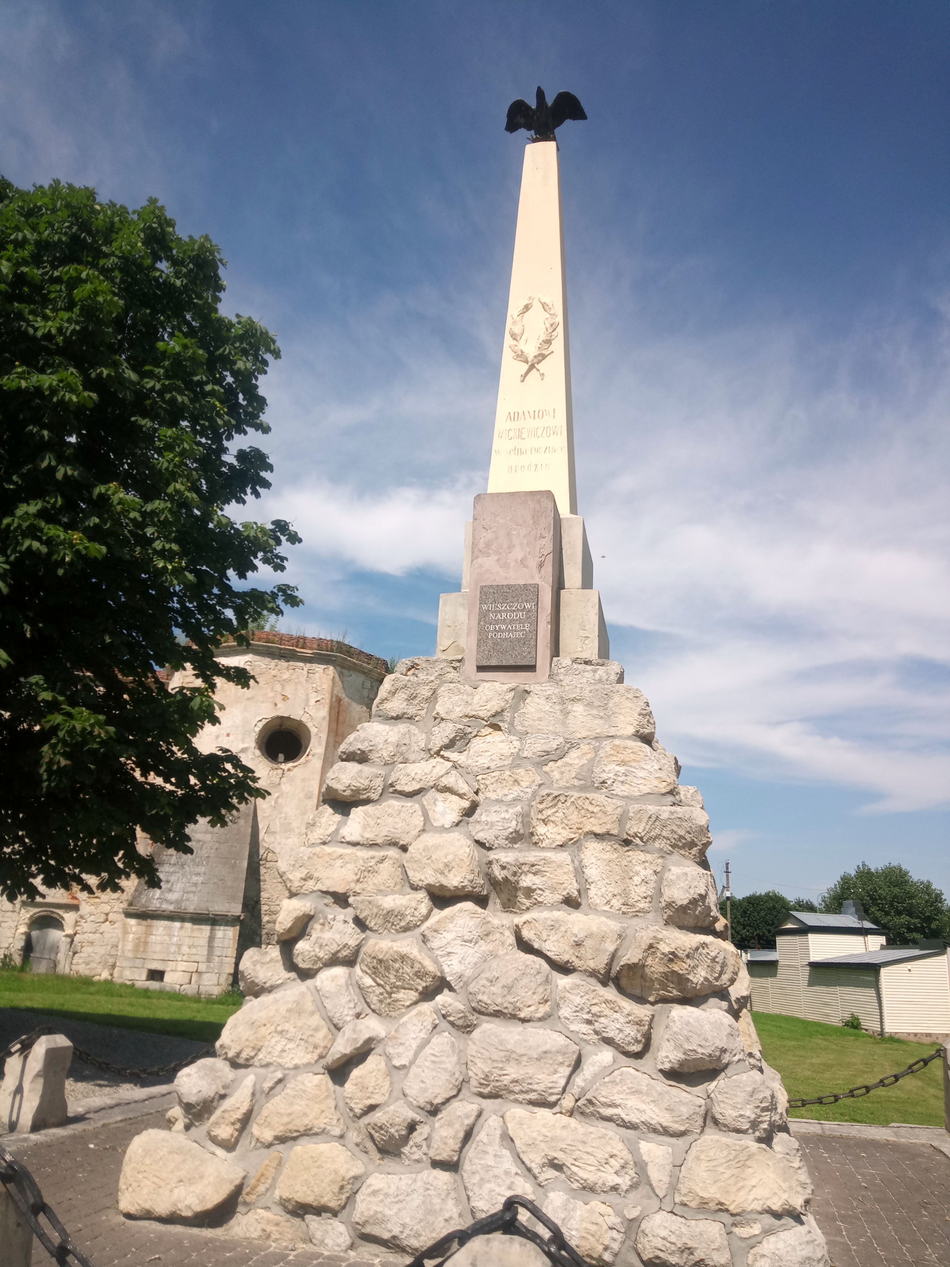 Podhajce - pomnik A.Mickiewicza (fot.Z.Durczok)