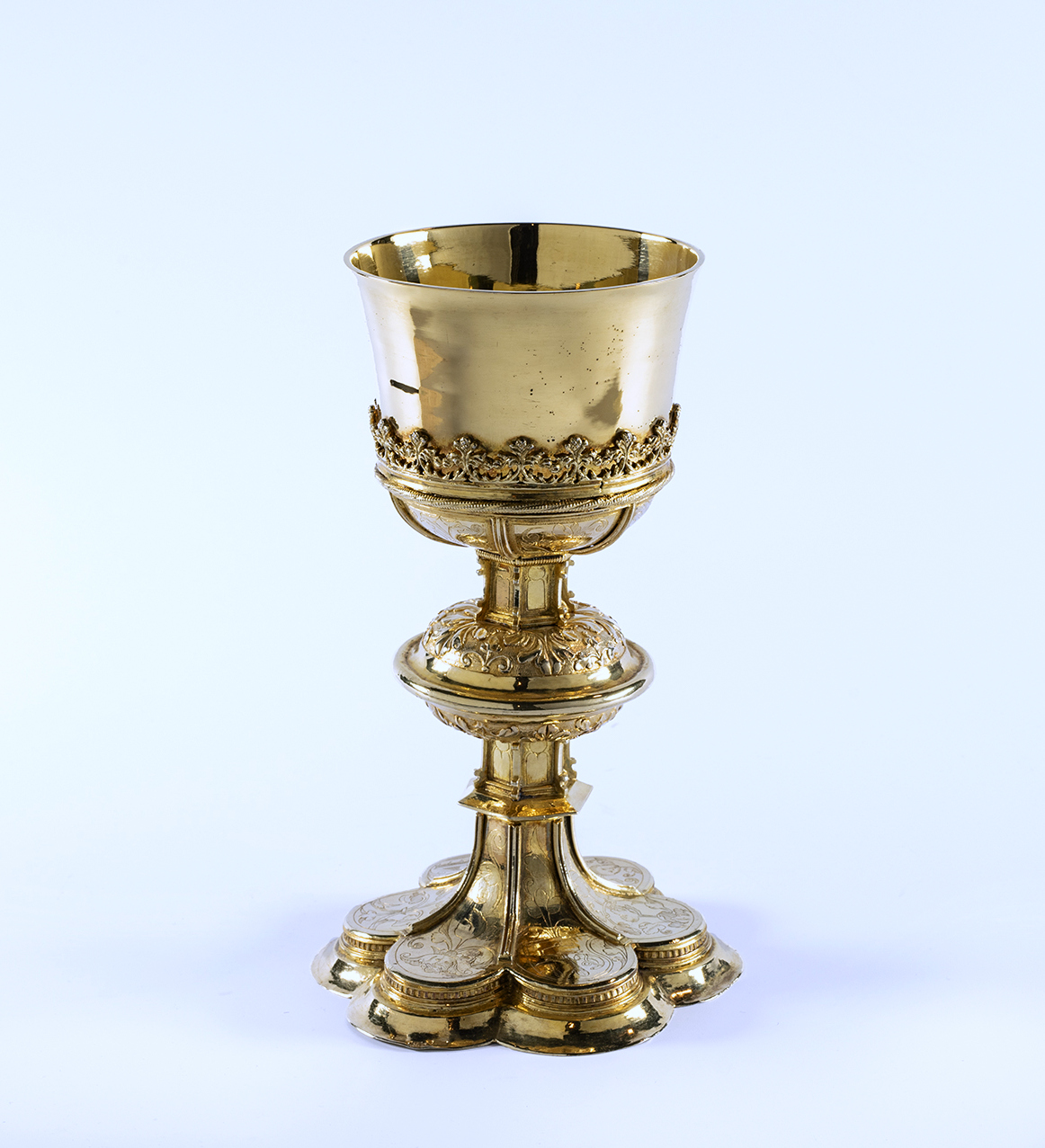 Kielich gotycko-renesansowy z godłem bractwa kopaczy, ok. 1530-1540 (fot. D. Kołakowski)