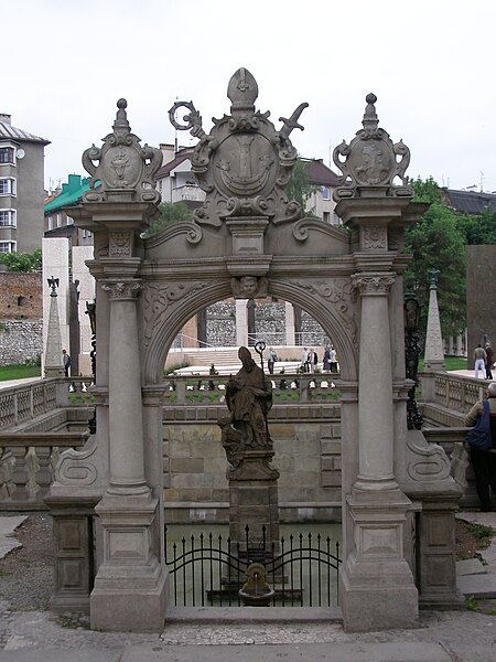 Sadzawka św. Stanisława przy kościele św. Michała Archanioła na Skałce w Krakowie (fot. Andrzej Otrębski/Wikipedia)