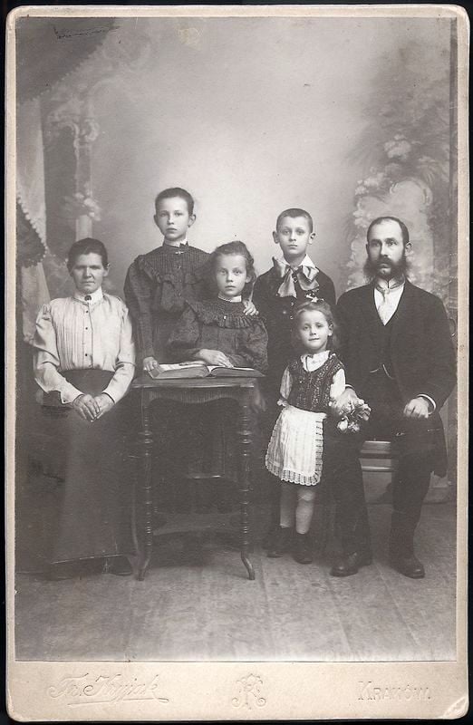 Maniusia Samek z rodzicami (fot. z archiwum rodzinnego)