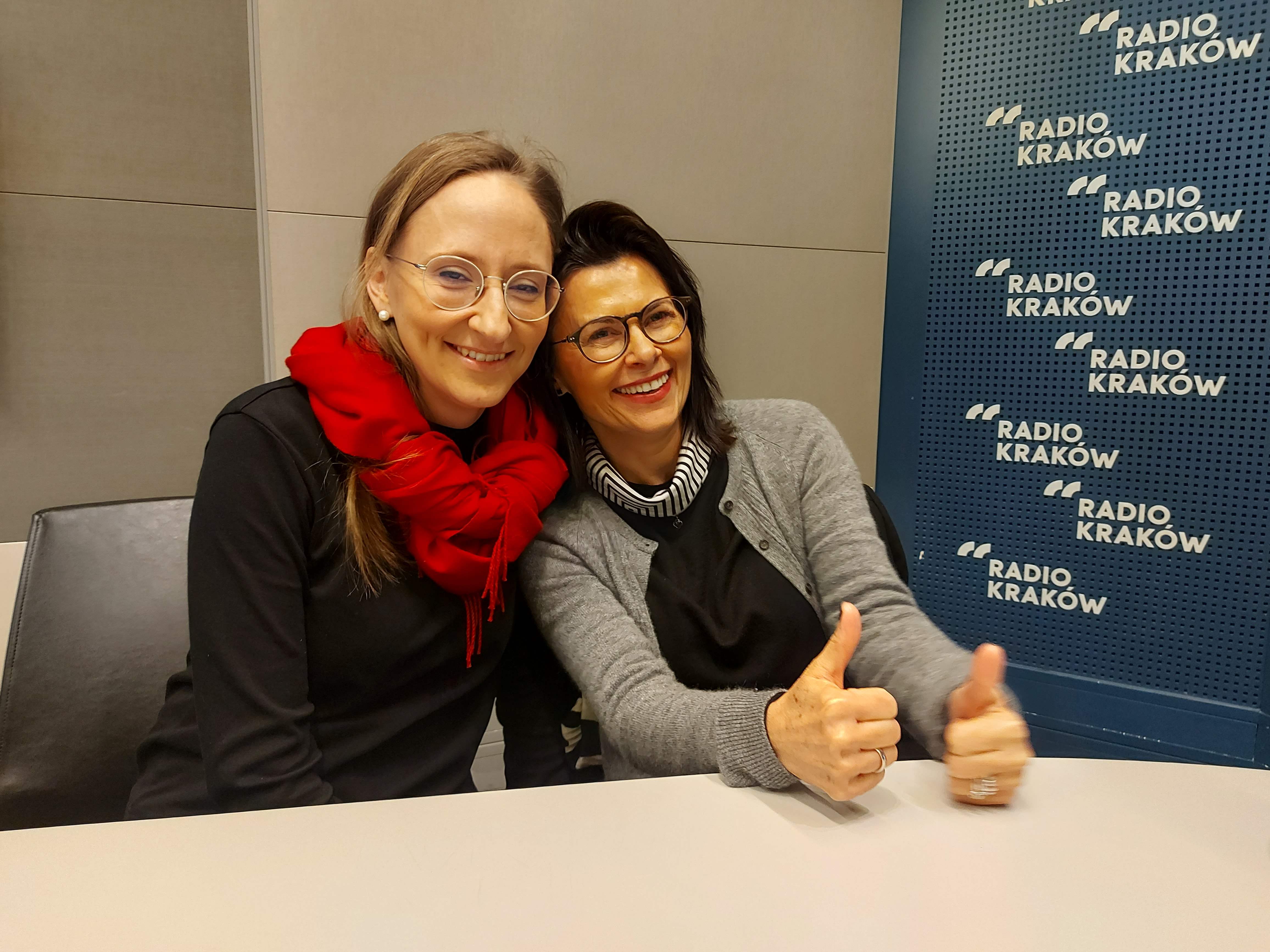 Katarzyna Walaszek i Maja Jaworska w studiu Radia Kraków, fot. Sylwia Paszkowska