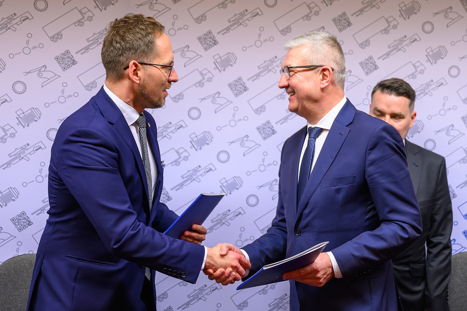 Podpisanie umowy. / fot: Paweł Topolski