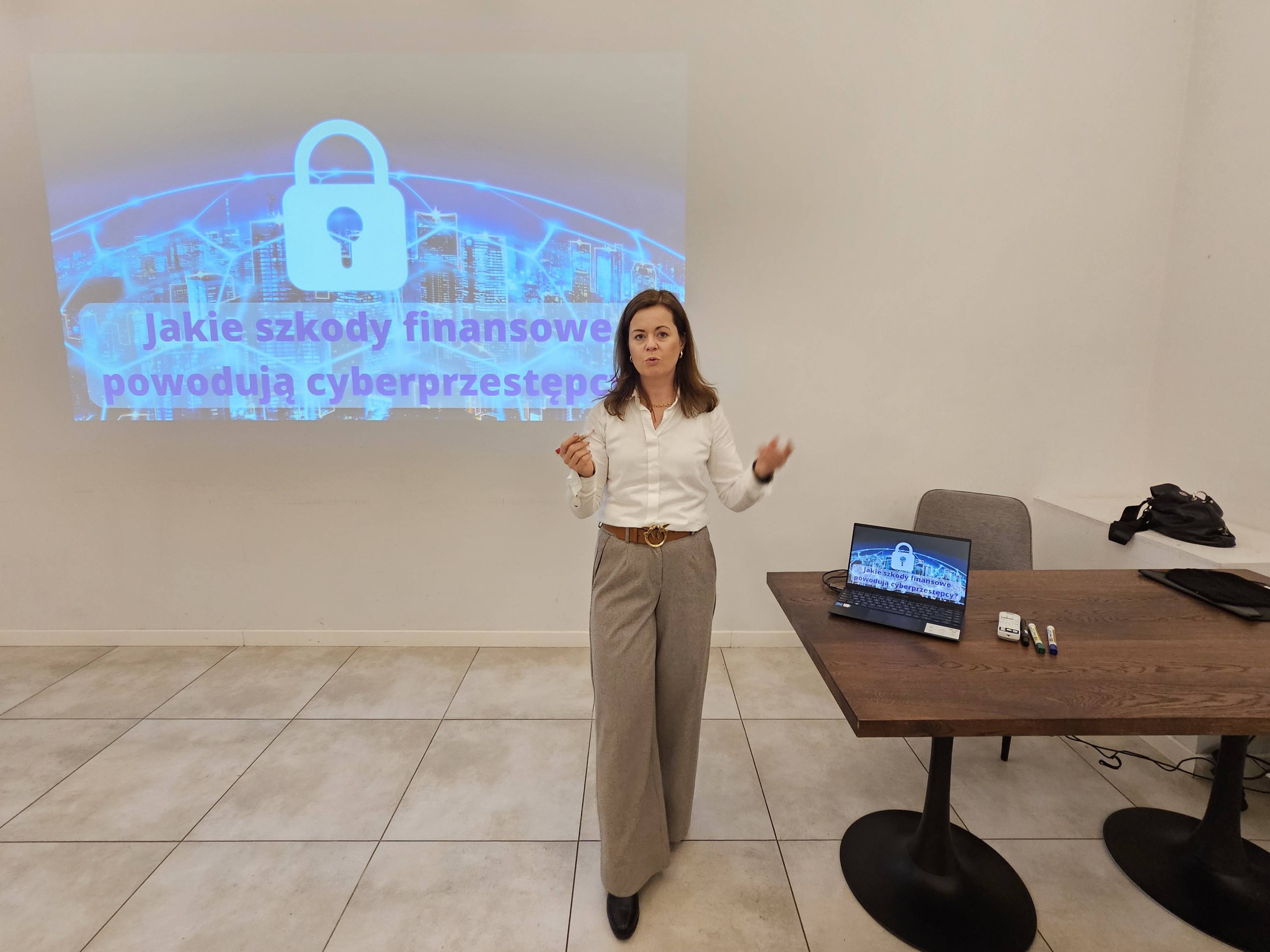 Katarzyna Bernadetta Olszewska, specjalistka do spraw cyberbezpieczeństwa, nowych mediów i sztucznej inteligencji. Fot. arch. pryw.