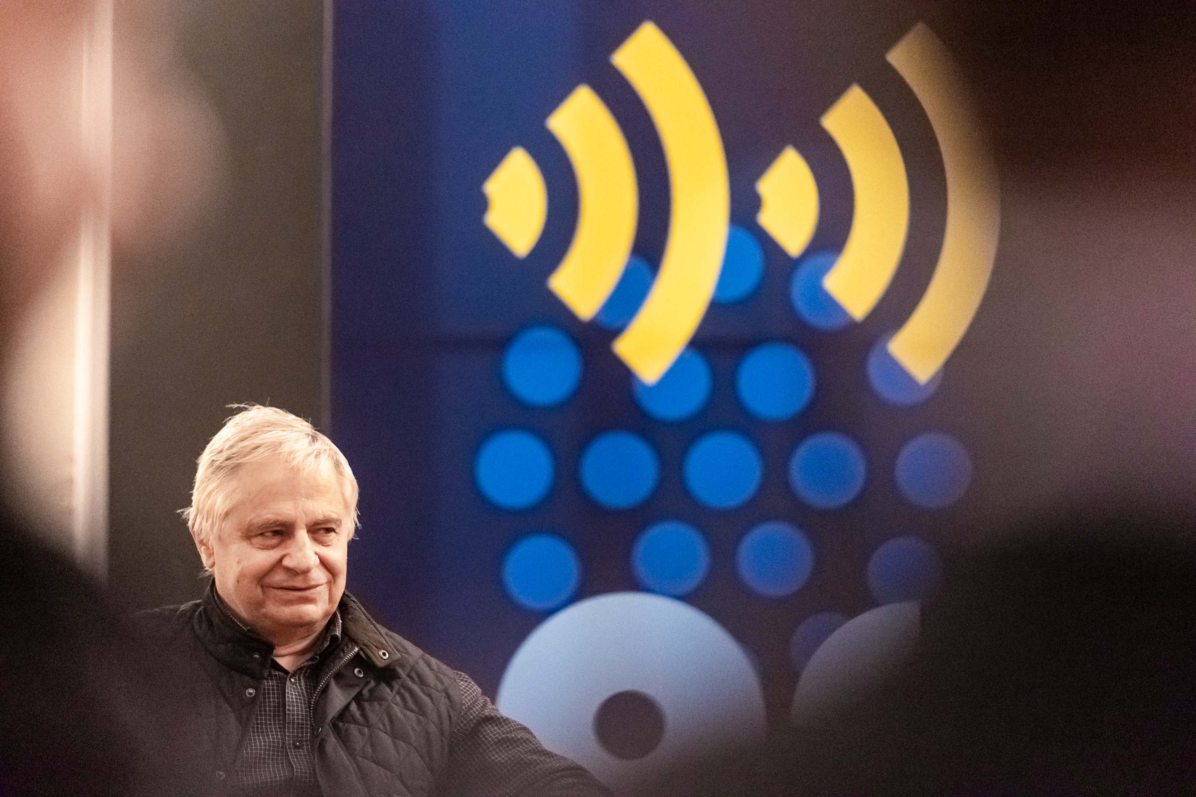 Jacek Romanowski podczas debaty Radia Kraków po premierze słuchowiska „W poszukiwaniu bohatera romantycznego”. Fot. Piotr Kubic