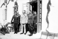 J.Piłsudski podczas odpoczynku we dworze w Moszczanicy we wrześniu 1934. (fot.NAC/Wikipedia)