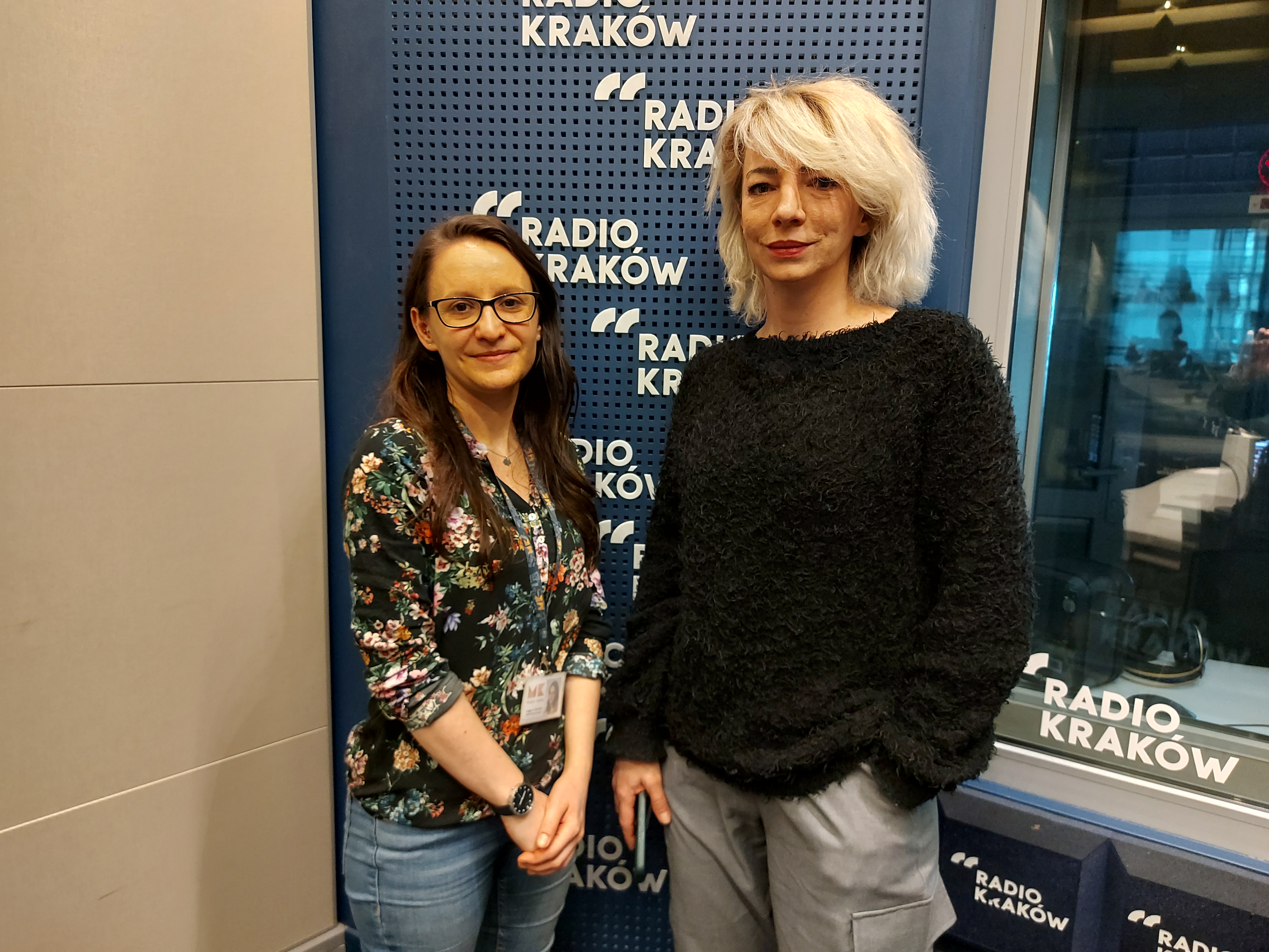 Justyna Kasińska i Dorota Halberda w studiu Radia Kraków, fot. Sylwia Paszkowska