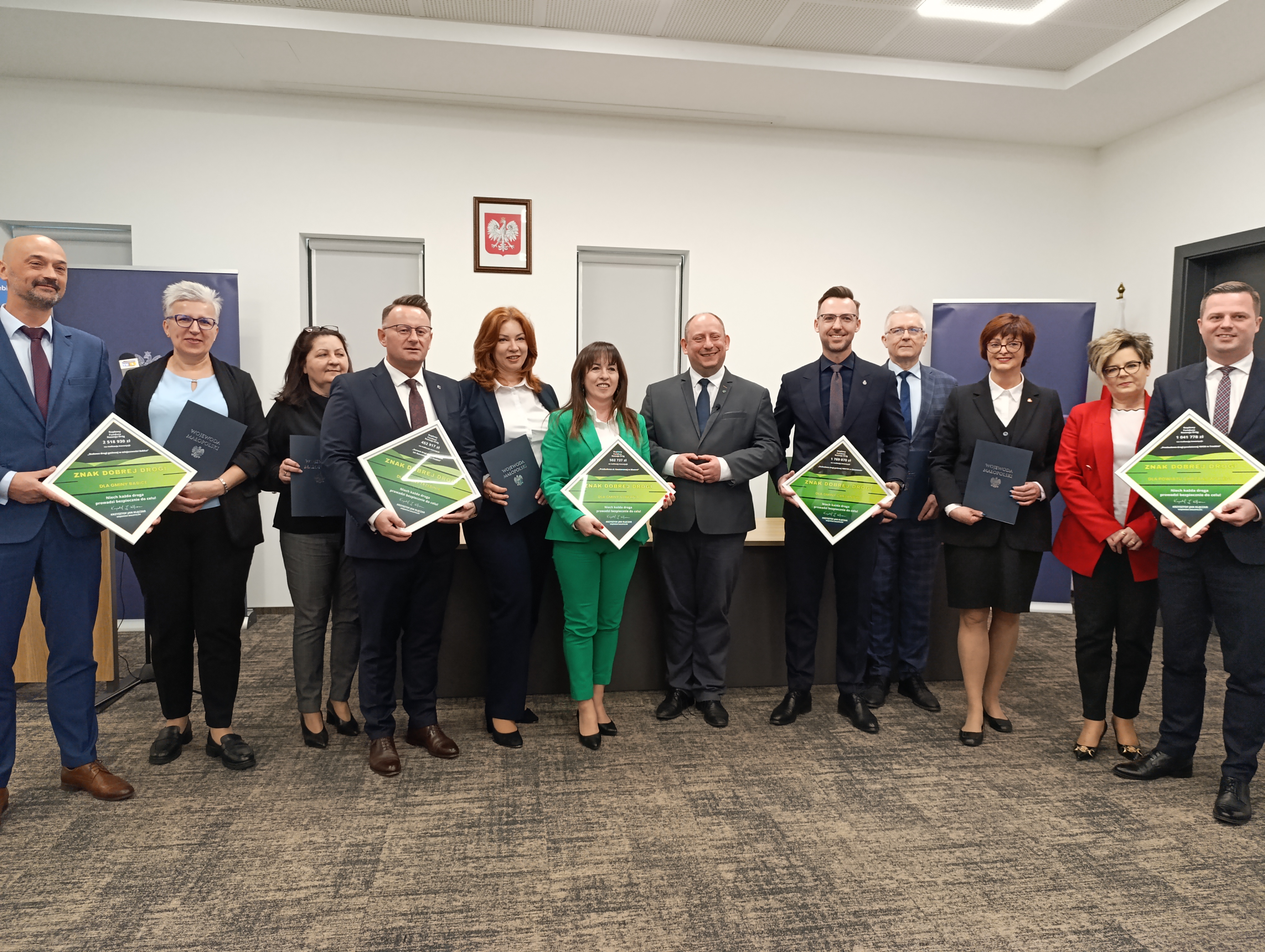 Podpisanie umów w ramach Rządowego Funduszu Rozwoju Dróg dla samorządów z powiatu chrzanowskiego. Fot. NF