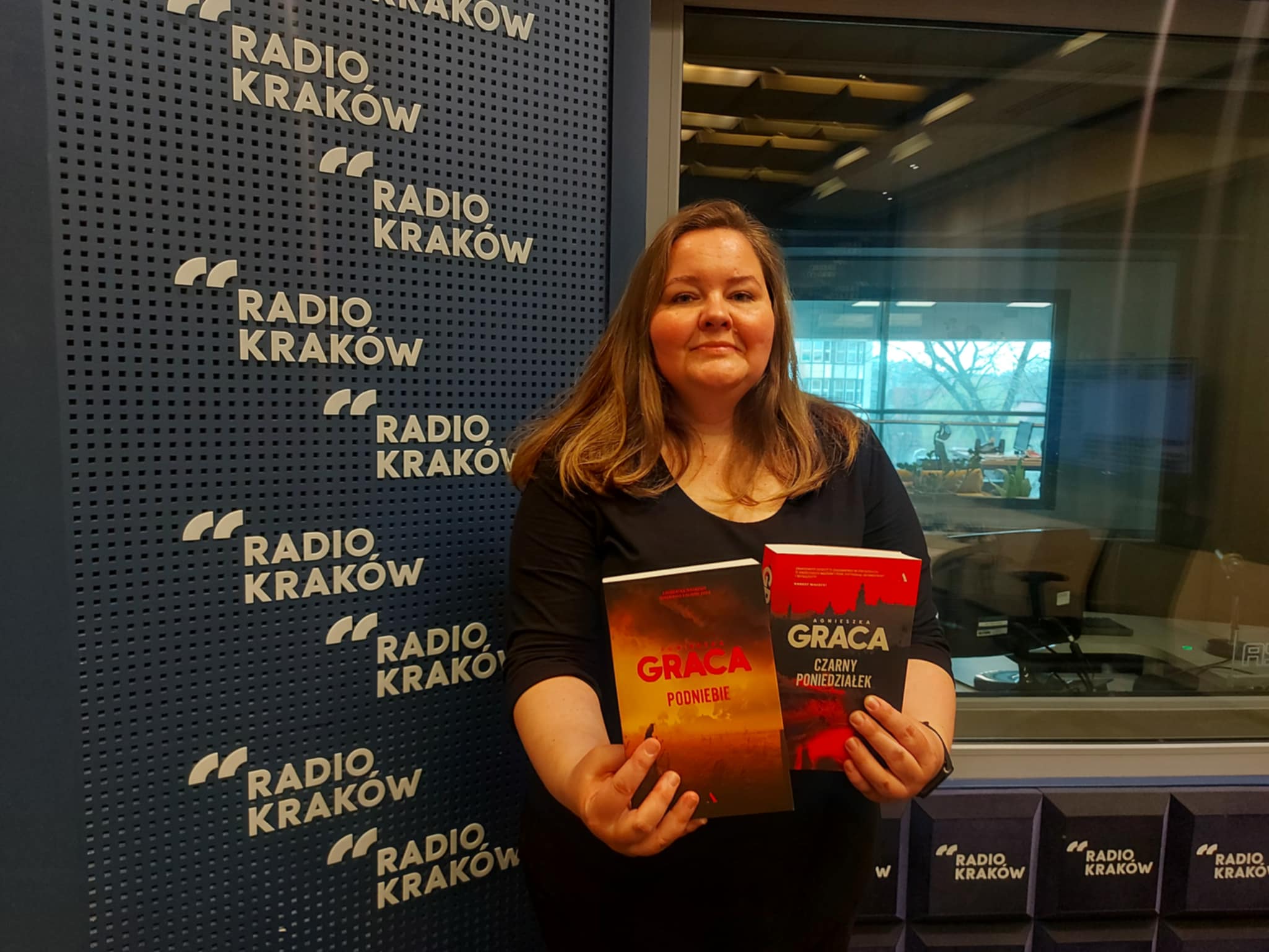 Agnieszka Graca w studiu Radia Kraków, fot. Sylwia Paszkowska