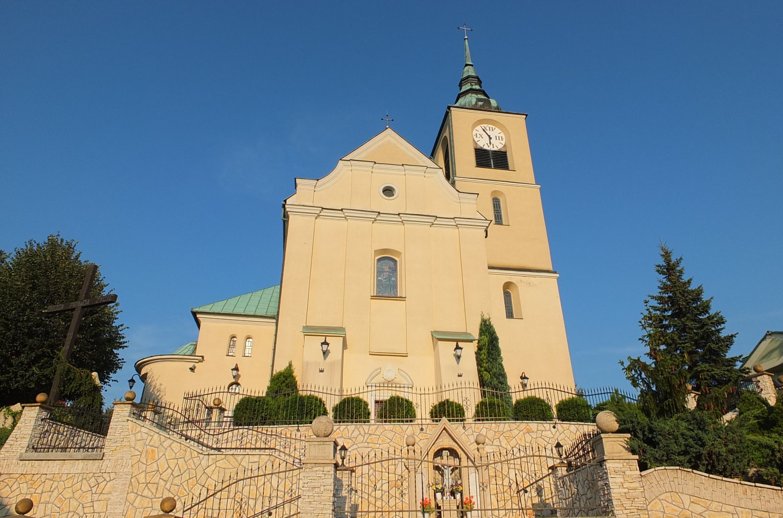 Kościół w Jeleniu (fot. Przemysław Lech/Wikipedia)