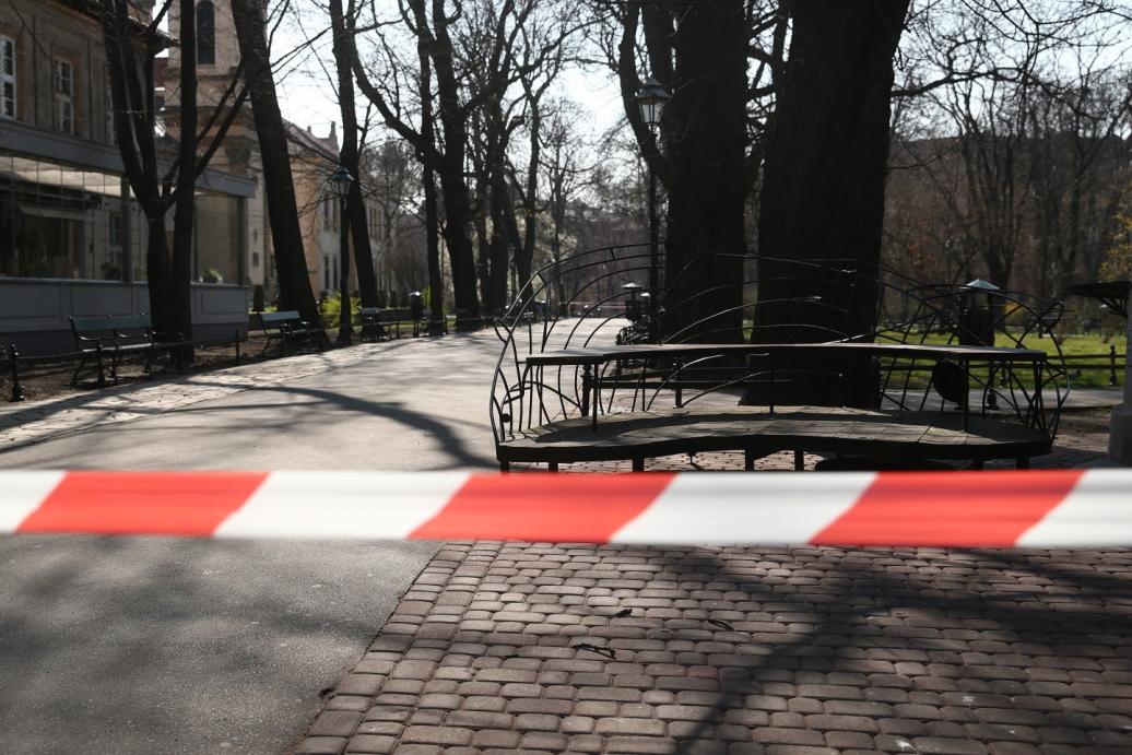Zamknięte krakowskie Planty. Fot. M. Lasyk
