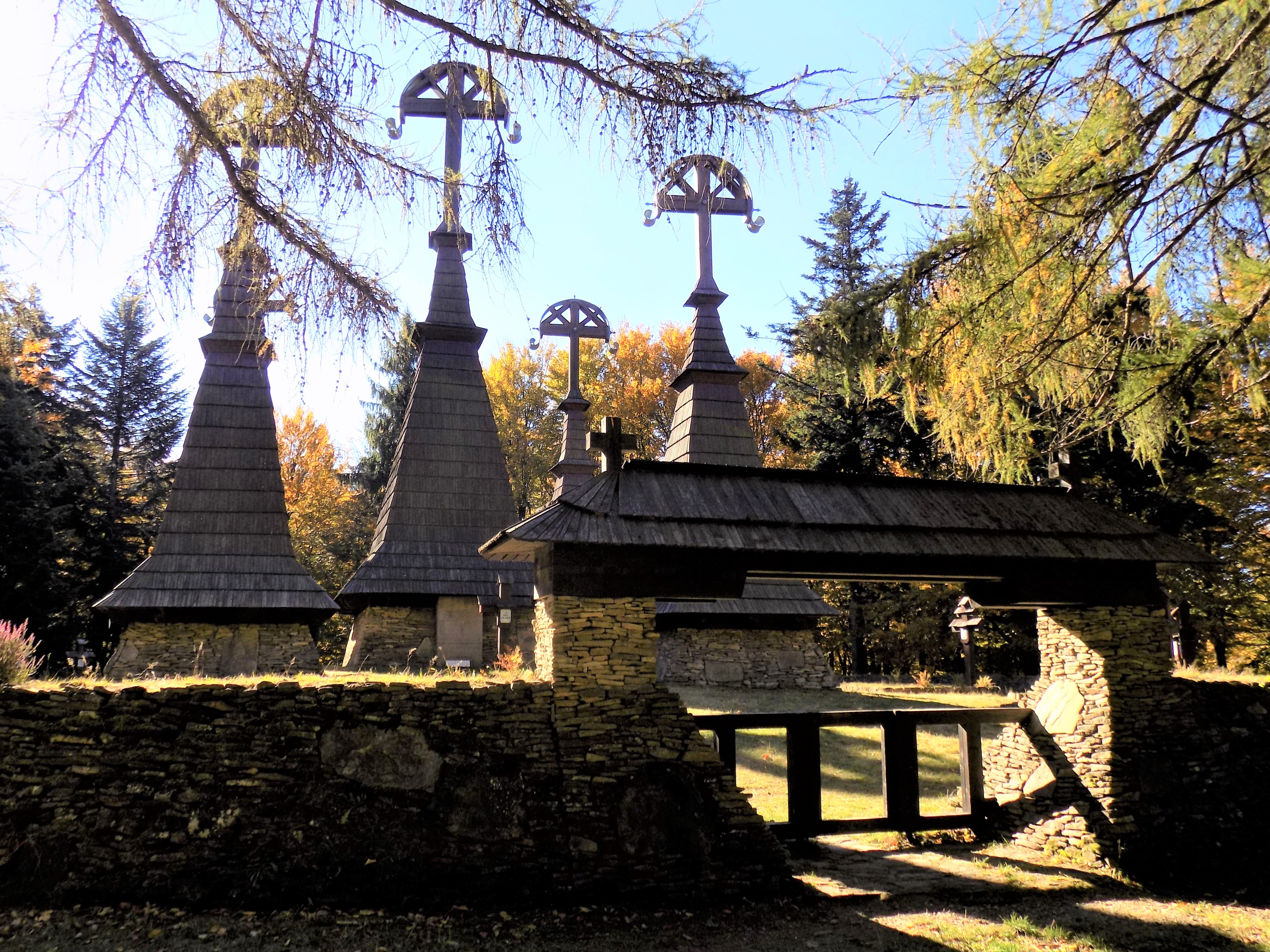 Cmentarz wojenny nr 51 na Rotundzie (771 m) koło Regietowa (fot.A.Piecuch)